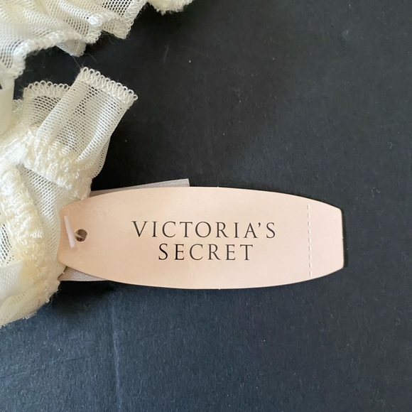 Victoria’s Secret sheer Pantys Tanga cream color ruffles Detail women’s size S/P - Picture 4 of 5